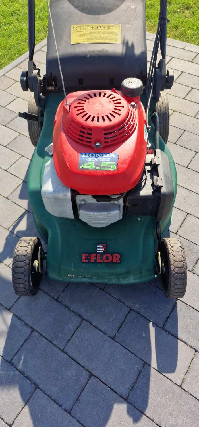 Sprzedam kosiarkę z napędem Silnik Honda