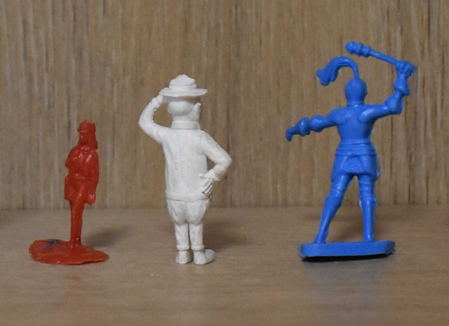 7 Figuras monocromáticas - (Lote 4)