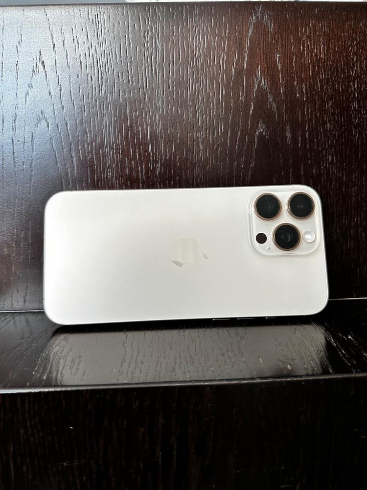 Iphone 16 pro max Titanium Desert