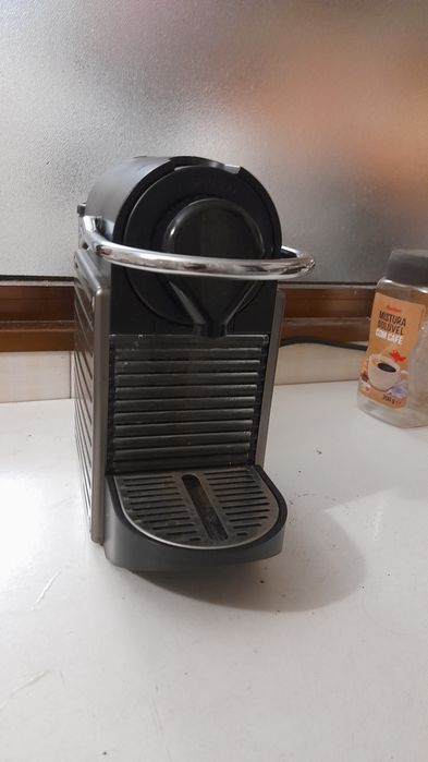 Vendo máquina de café pixie da nespresso impecável