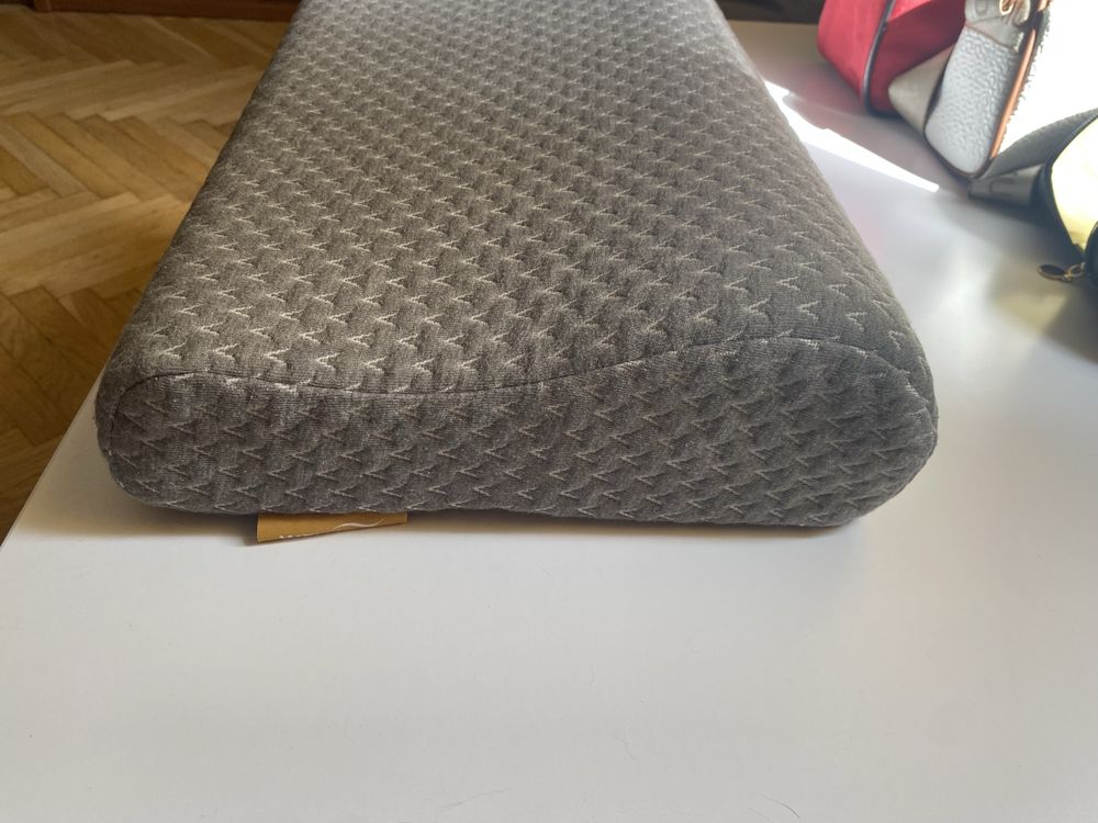 Подушка WELLPUR KVINA сірий 30x50x10/7см
