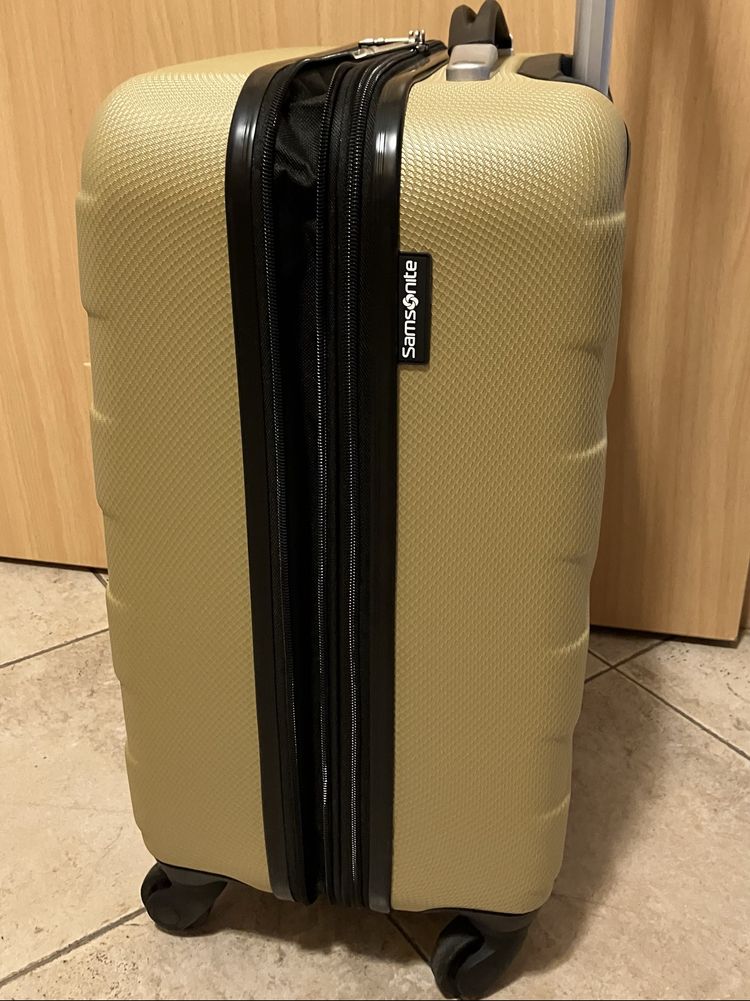Walizka Samsonite, super lekka, 55 cm. Nowa.