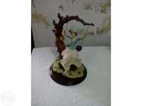 Estatueta em Marfinite