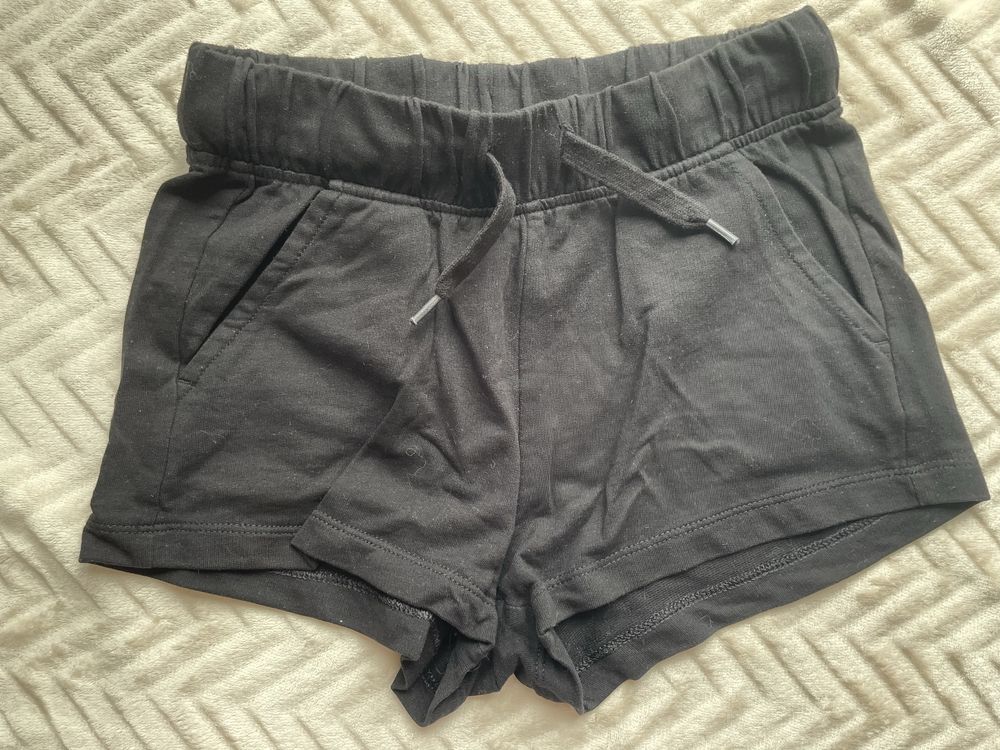 Krótkie spodenki 2szt H&M 134