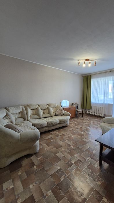 Продаж трикімнатної квартири сел.Зарічне