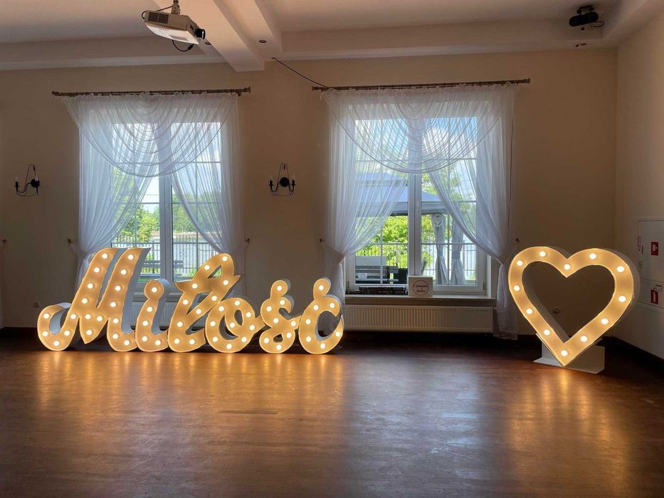 Wiatraki iskier | Napis Miłość | Ciężki dym | Wyrzutnie dymu | Iskry