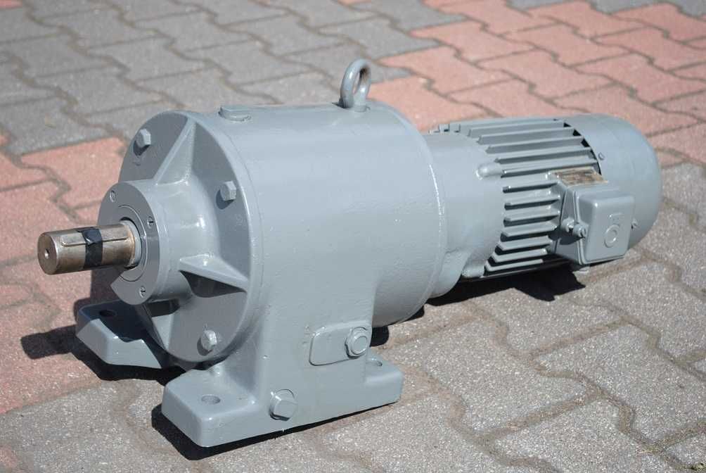 Motoreduktor 0.24kw. 0,6obr./min. 230V.  Jednofazowy