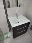 Umywalka ceramiczna 60 cm, bateria prysznicowa