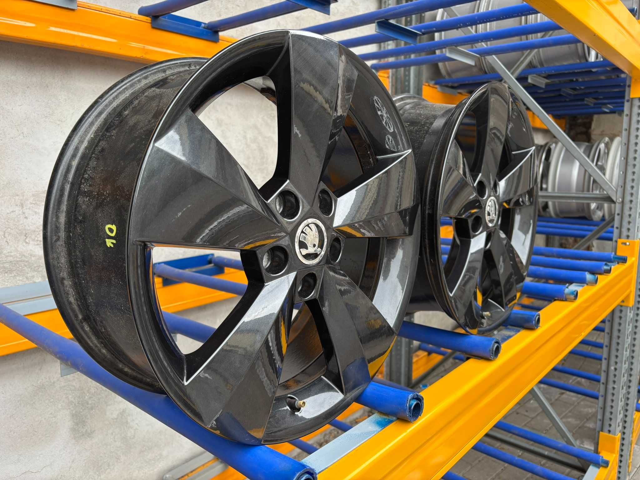 FELGI 17 Skoda Kodiaq Seat Audi Volkswagen 5x112 6.5J ET38 ORG #208