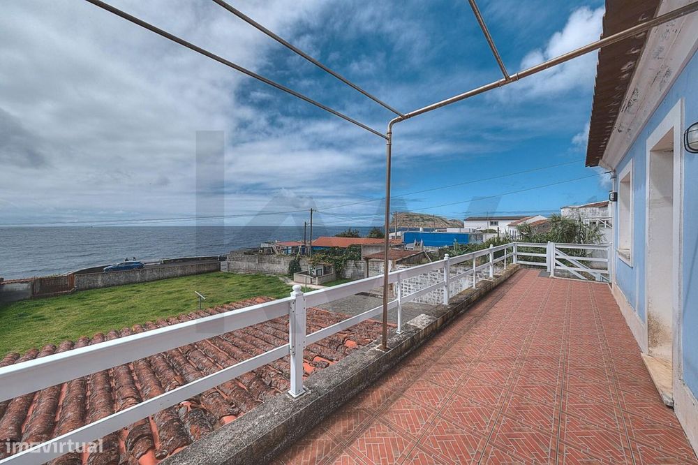 ​​​​​​​​​​​​​​Fantástica Moradia T3 em Porto Judeu