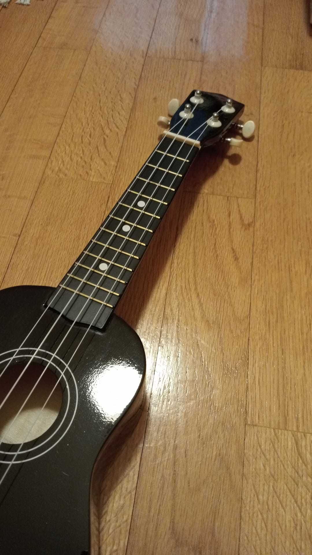 Ukulele preto NOVO