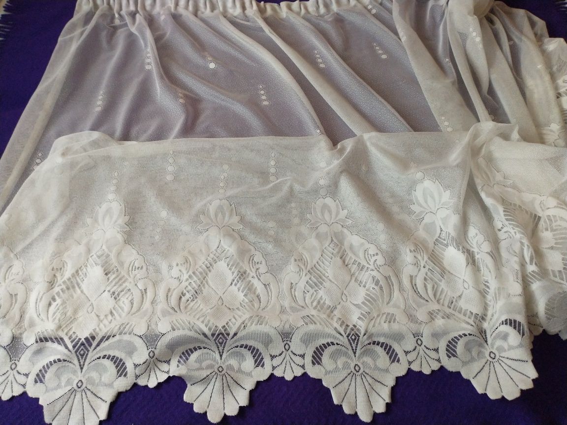 Firanka biała z tkaniny typu kryształek 245x232 cm wys.