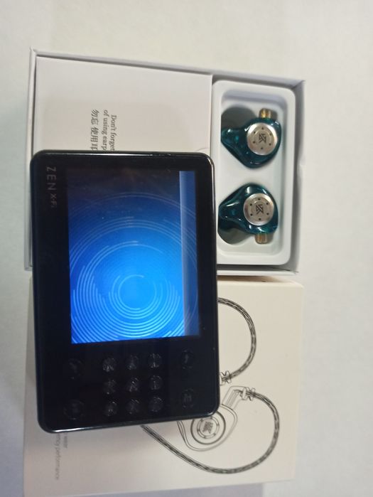 Продам мп3 плеер creative zen x-fi с наушниками