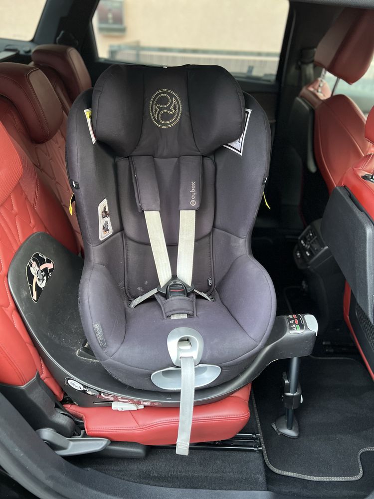 Fotekik samochodowy Cybex Sirona z obrotową bazą