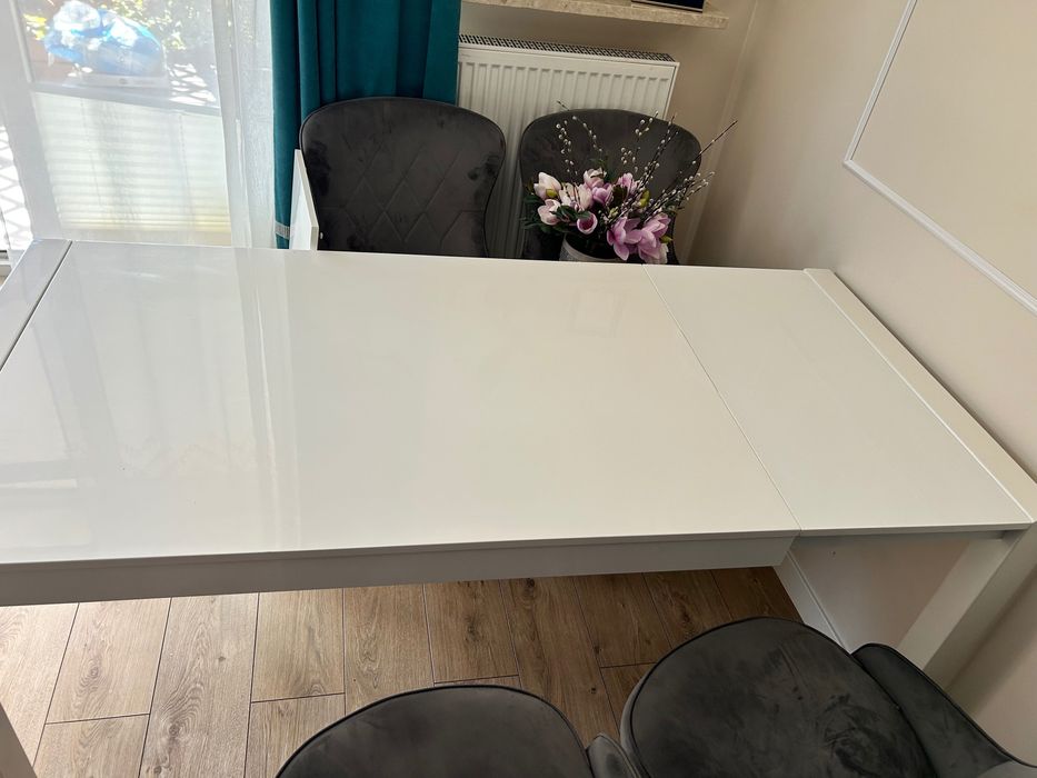 Stół biały rozkładany