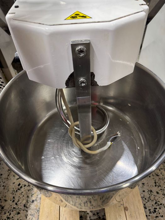 Mikser spiralny do ciasta HENDI as18t  22l.