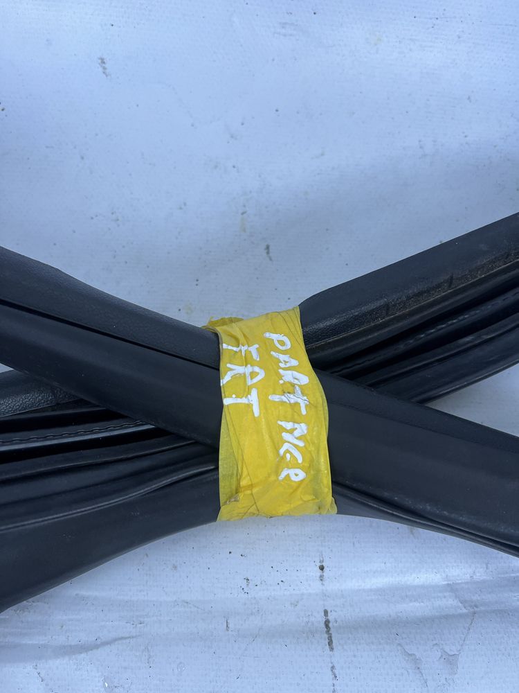 Borracha porta diteita e esquerda Citroen Peugeot