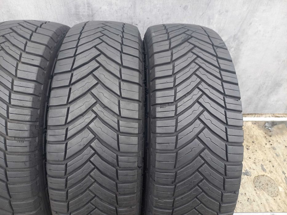 Резина всесезонна Michelin Agilis Cross Climate 225.75.16с