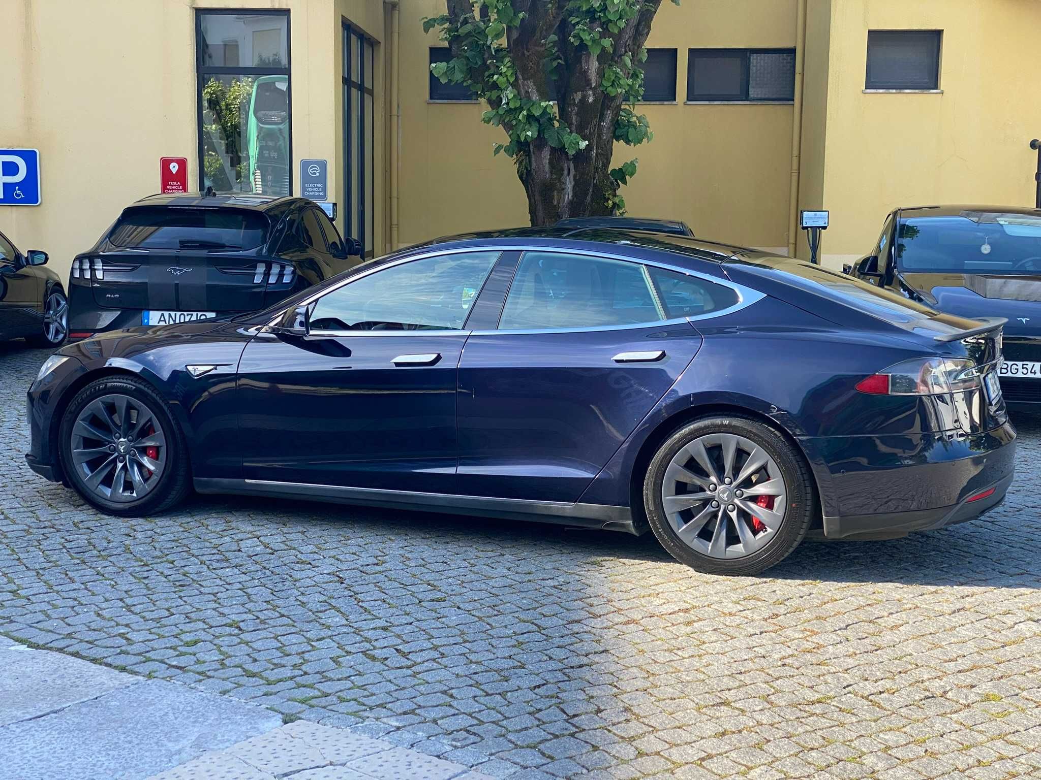 Tesla S P85D carregamentos gratuitos vitalícios SUC (código SC 01)