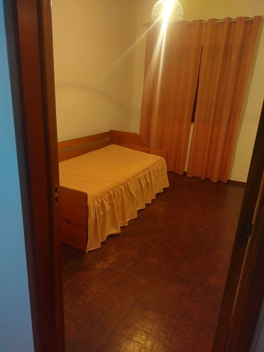 Aluga se Quarto mobilado