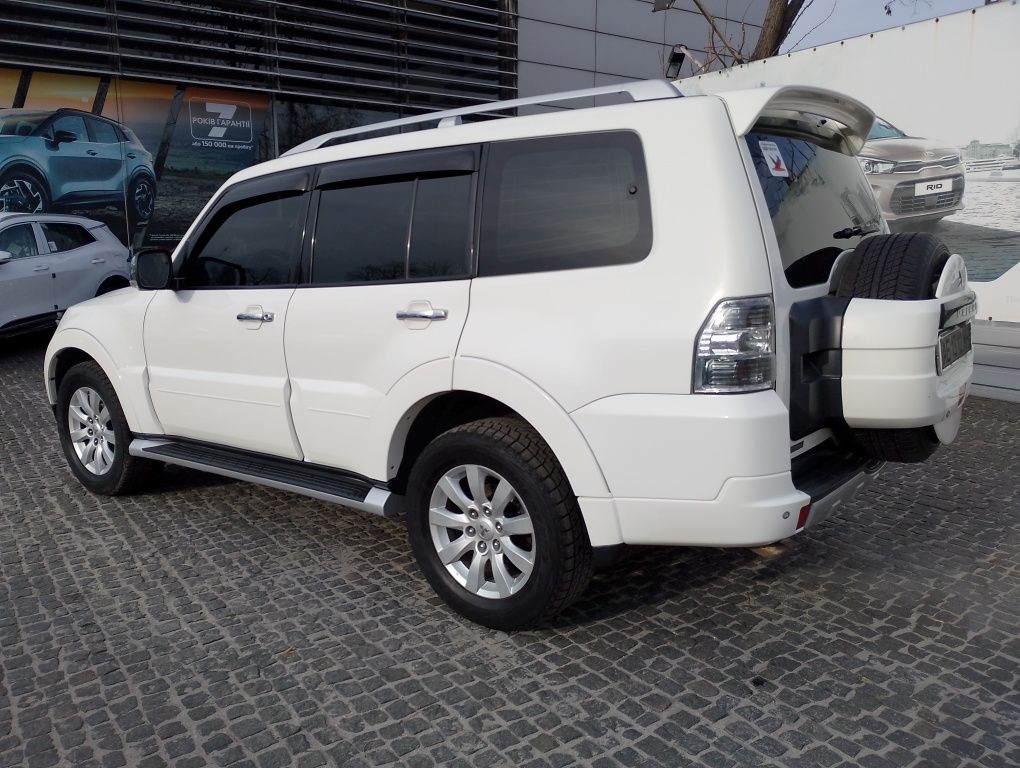 Mitsubishi pajero wagon