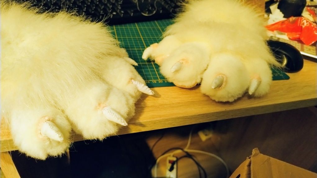 Białe łapki do fursuit furry