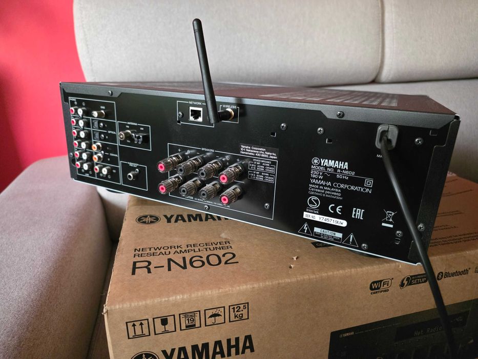 Amplituner YAMAHA model R-N602