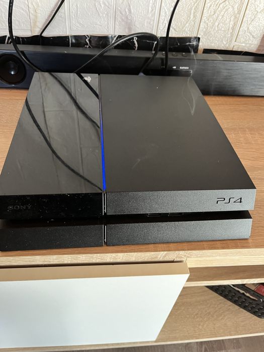 Vendo ps4 500gb como nova completa com 5 jogos