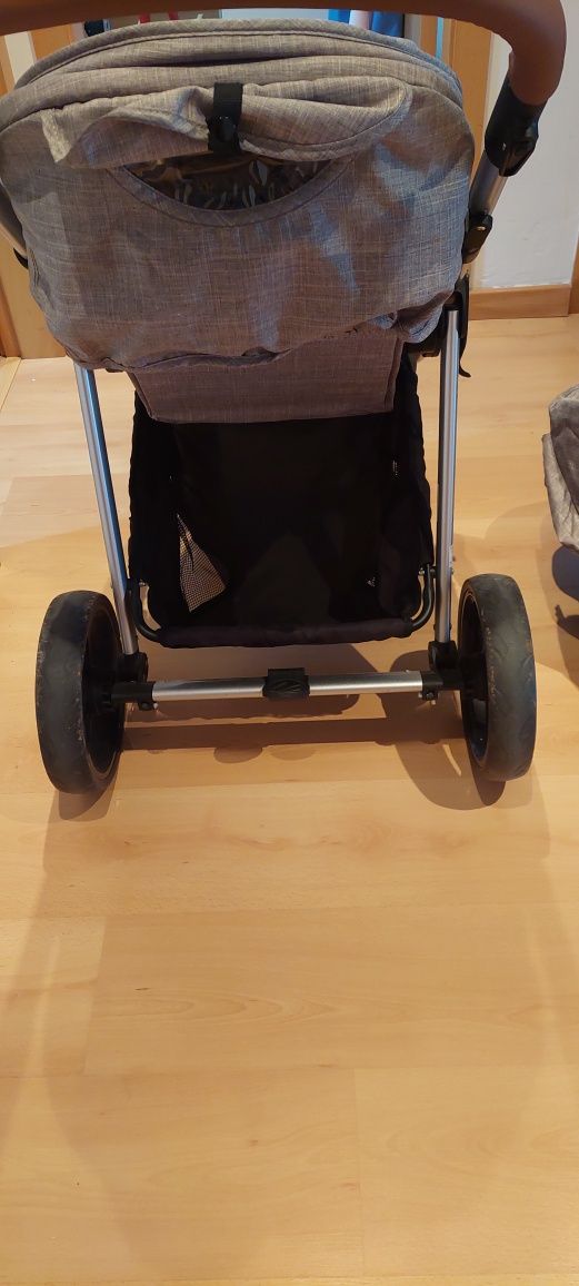 Carinho de bébé pierre cardim duo plus com 2 anos de uso