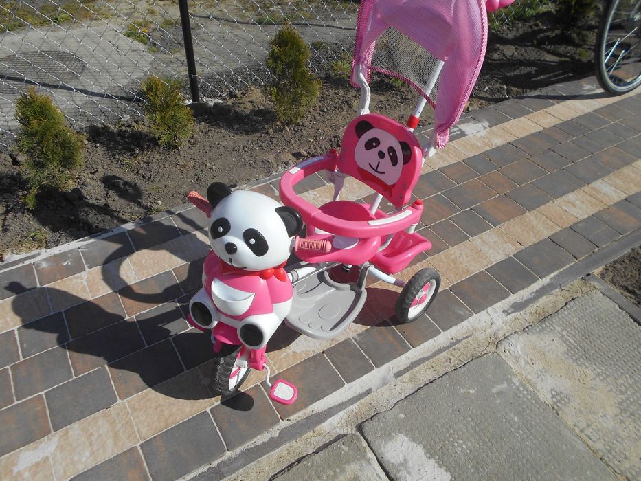 Trójkołowy rowerek różowy panda grający