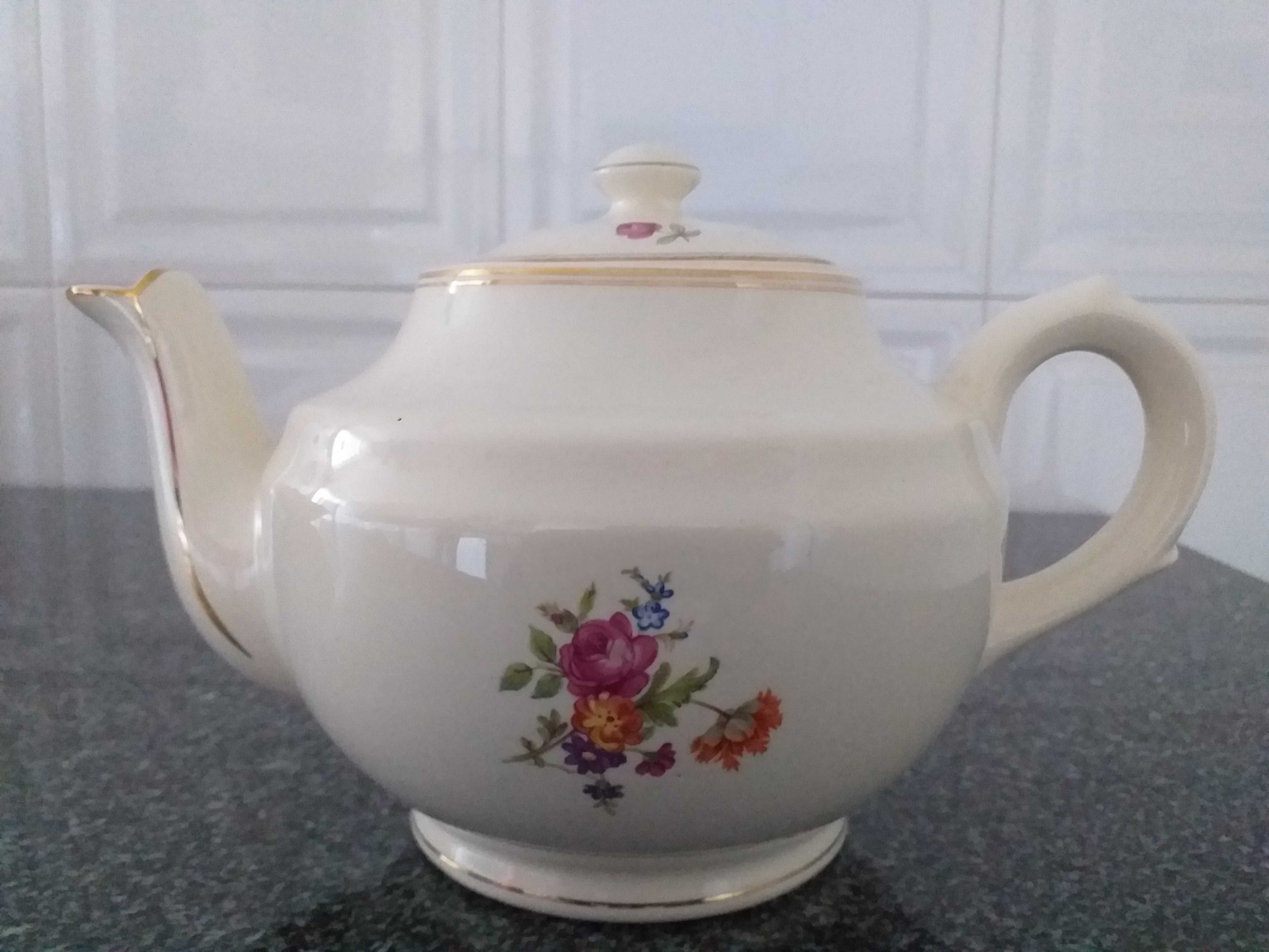 Bule de Chá branco com flores