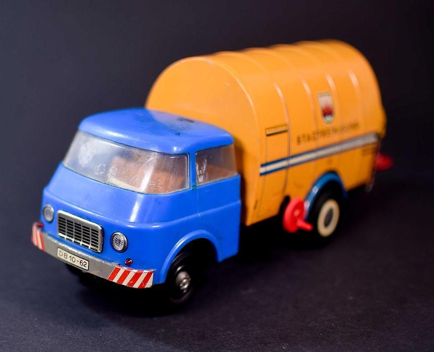 Samochód, blaszana śmieciarka lata 60 produkcji NRD