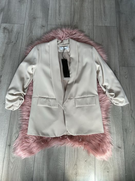 Beżowa włoska damska marynarka marszczone rękawy rozmiar uni