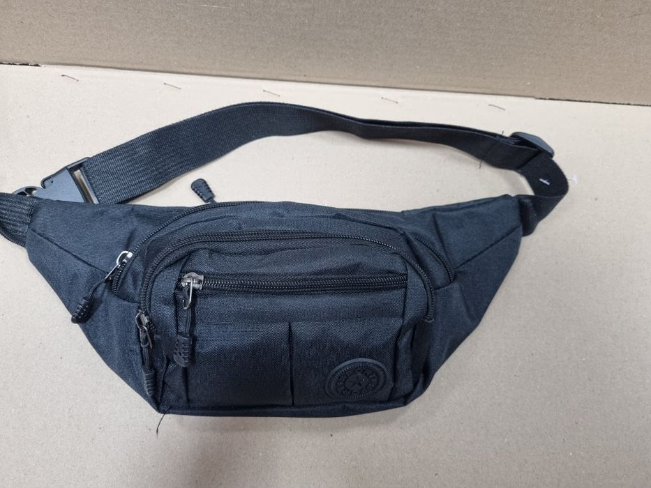 Czarna saszetka 4 kieszenie pojemna