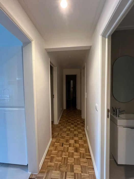 Arrenda-se apartamento T4 Laranjeiro
