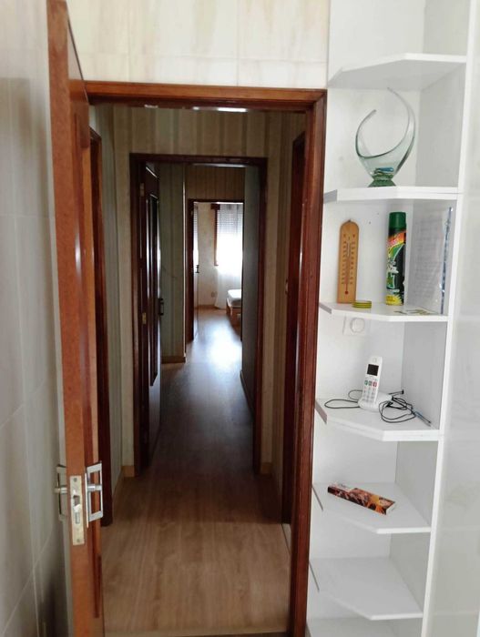 Moradia T8 com jardim e apartamento independente em Canelas