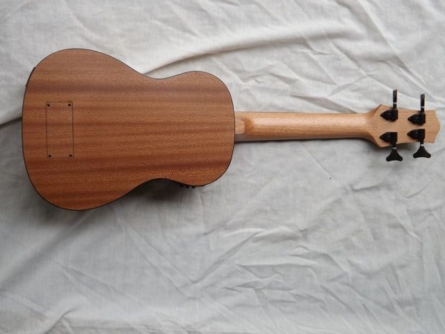 Ukulele baixo eletrificado (bass uk)