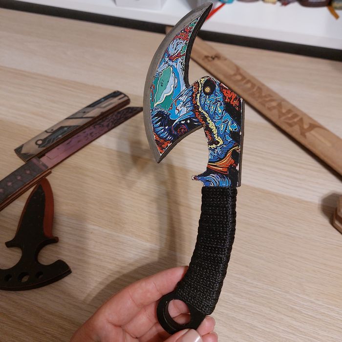 Ножі з дерева, рубанок, меч