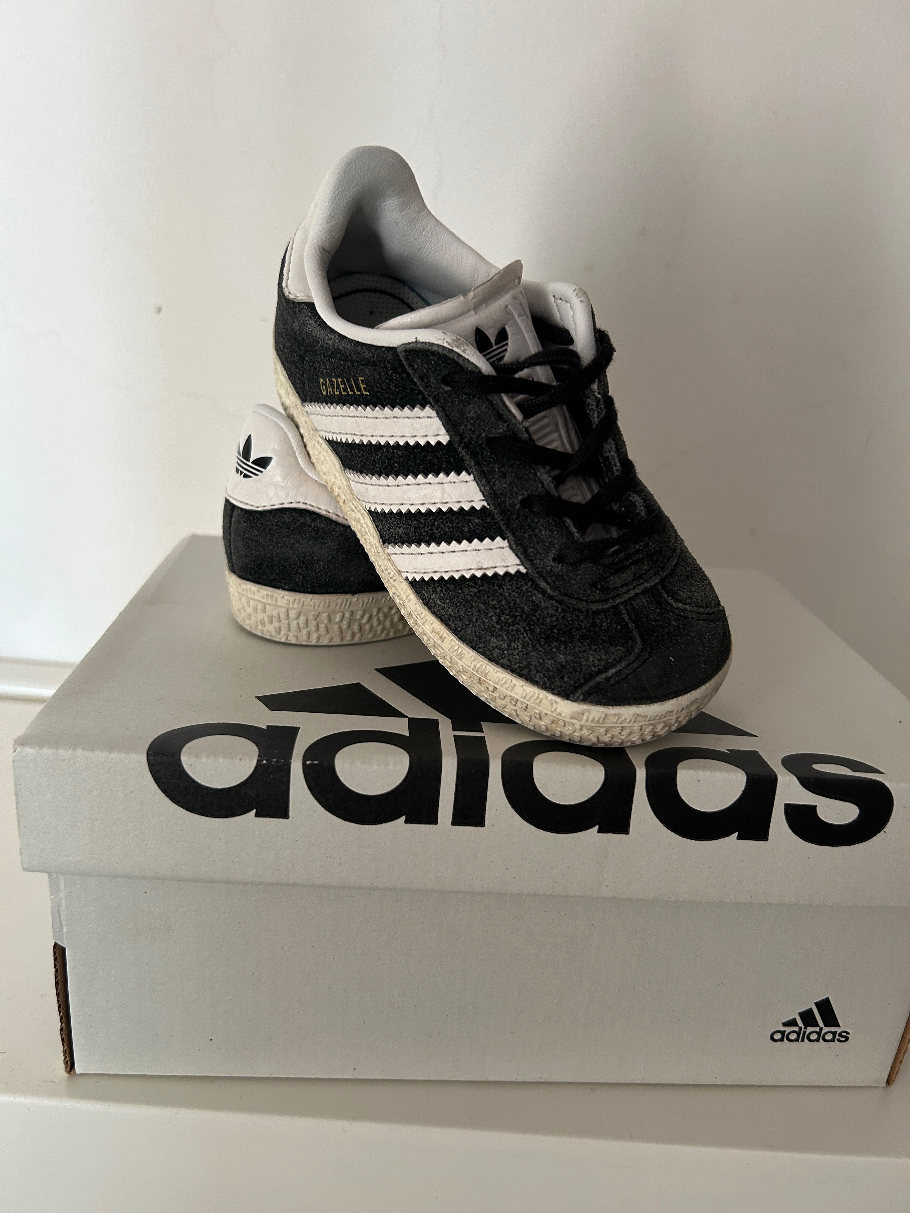 Adidas ,Victoria, Ria