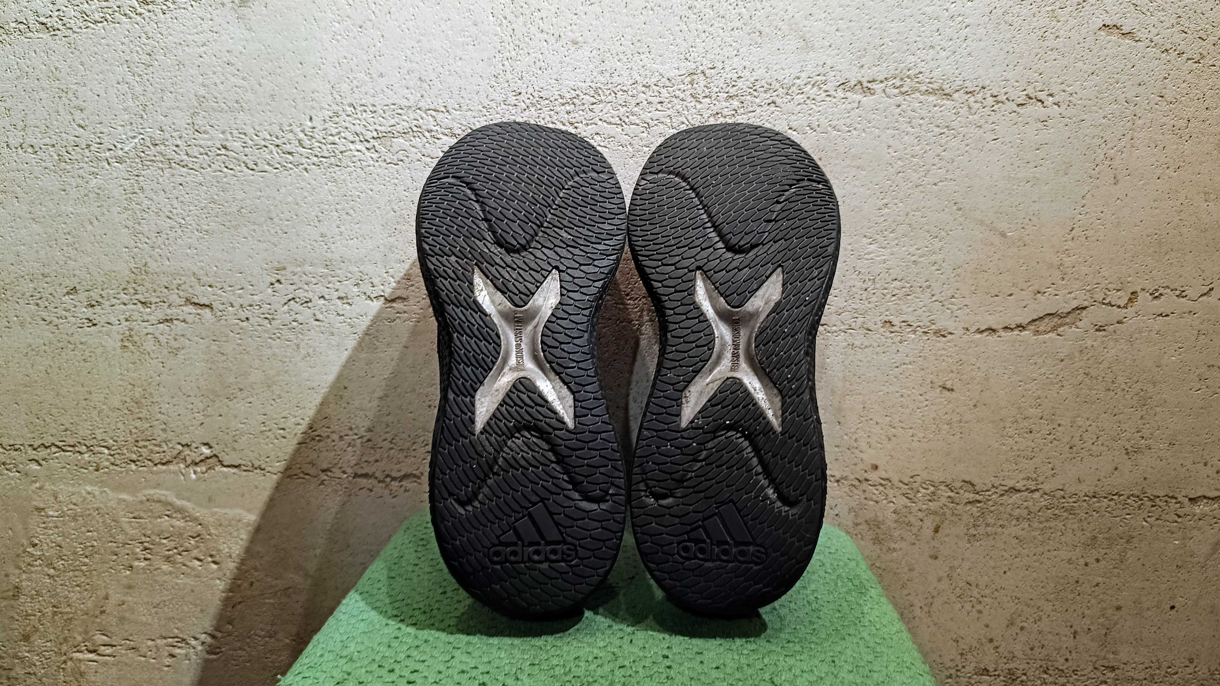 Buty do biegania ADIDAS EDGE GAMEDAY r.44 2/3 stan bardzo dobry