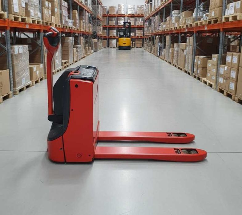 paleciak / wózek elektryczny paletowy Linde T18 + ładowarka - 2017