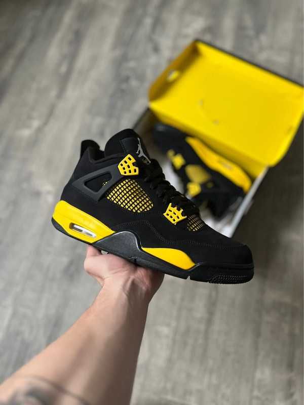 Jordan 4 Retro Thunder r.39