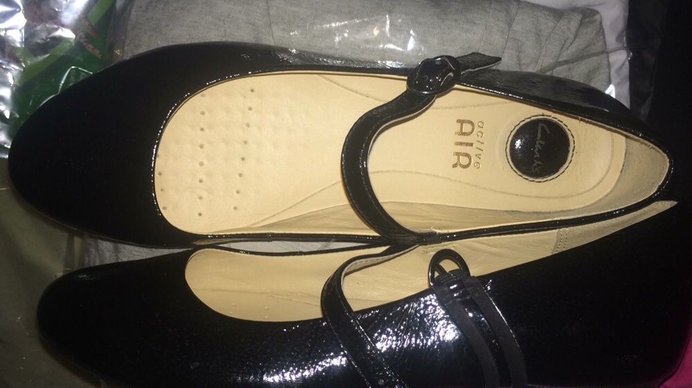 Балетки женские Clark’s натуральная кожа, лак