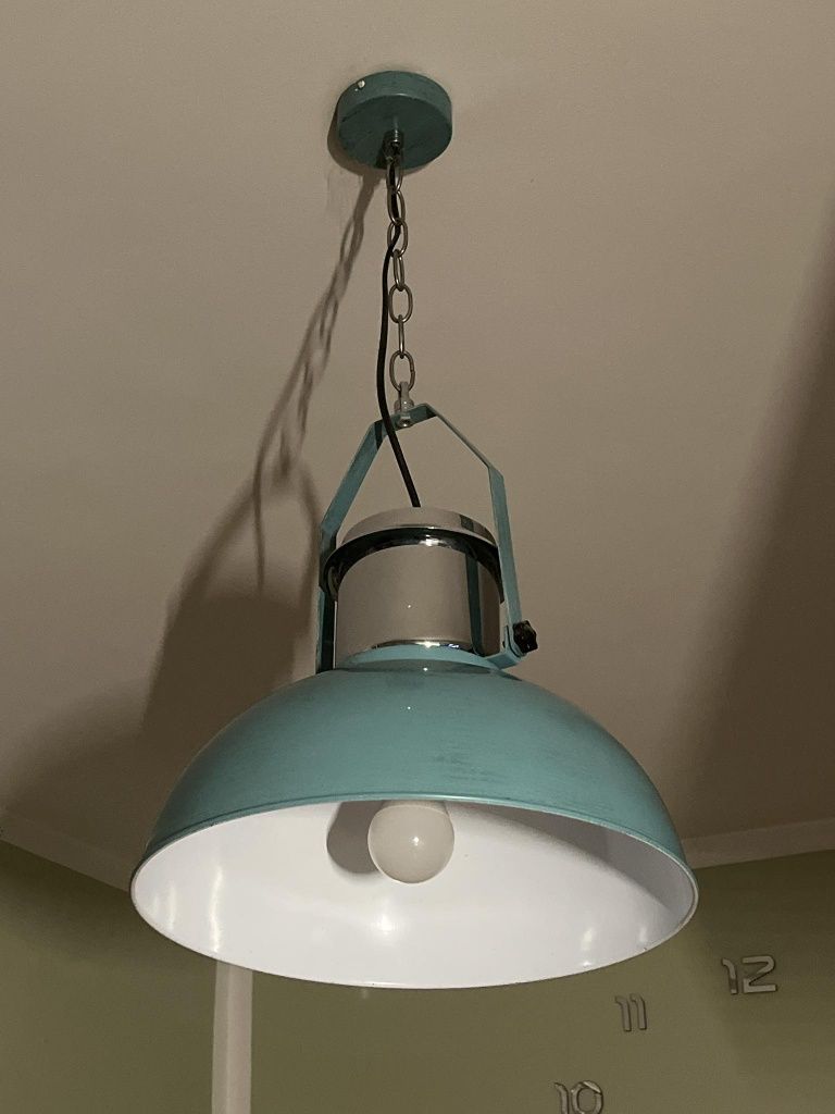 Lampa wisząca metalowa średnica 38 cm.