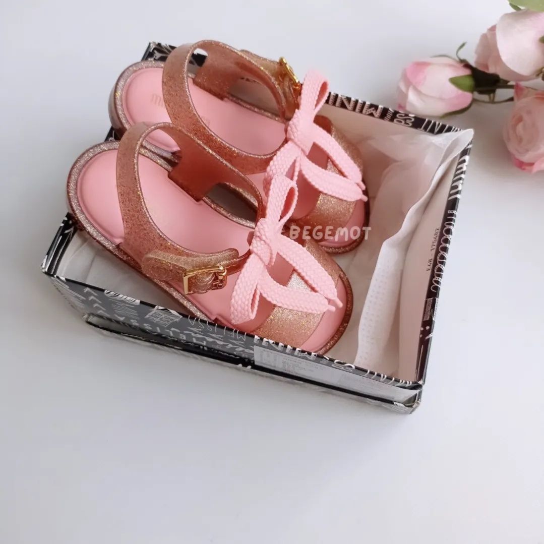 Дитячі сандалі на дівчинку mini melissa  25 26