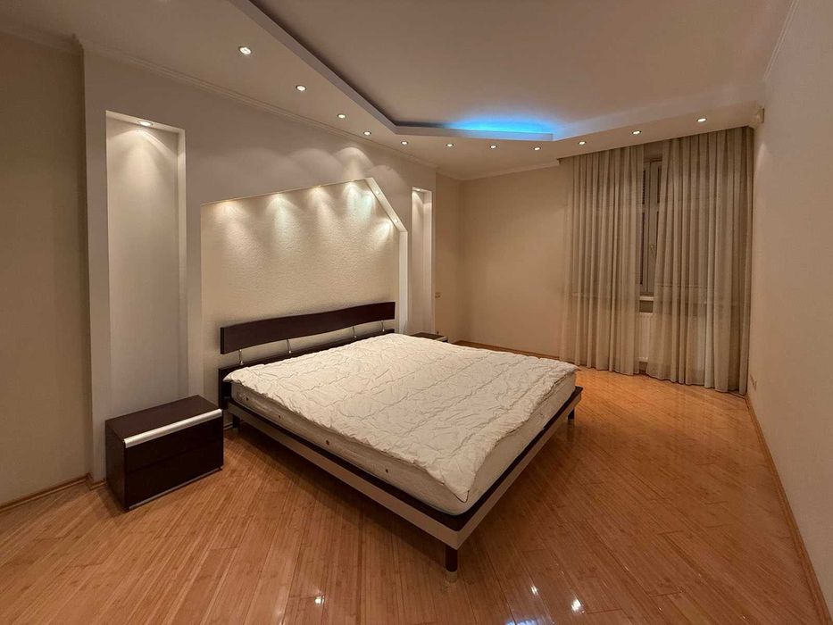 Оренда 2к, Коновальця 32Б, Печерськ, Центр, Генератор