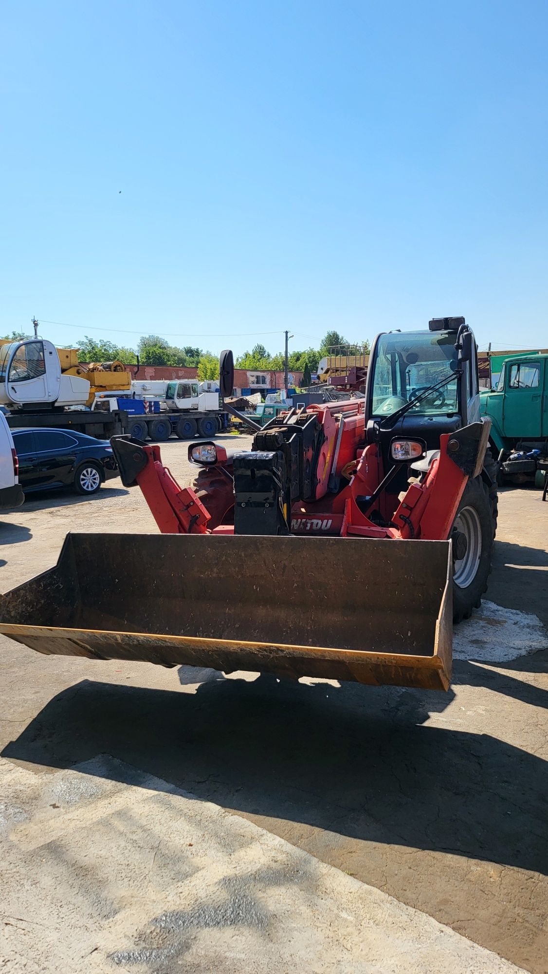 Оренда послуги телескопічного навантажувача Manitou маніту 18 метрів