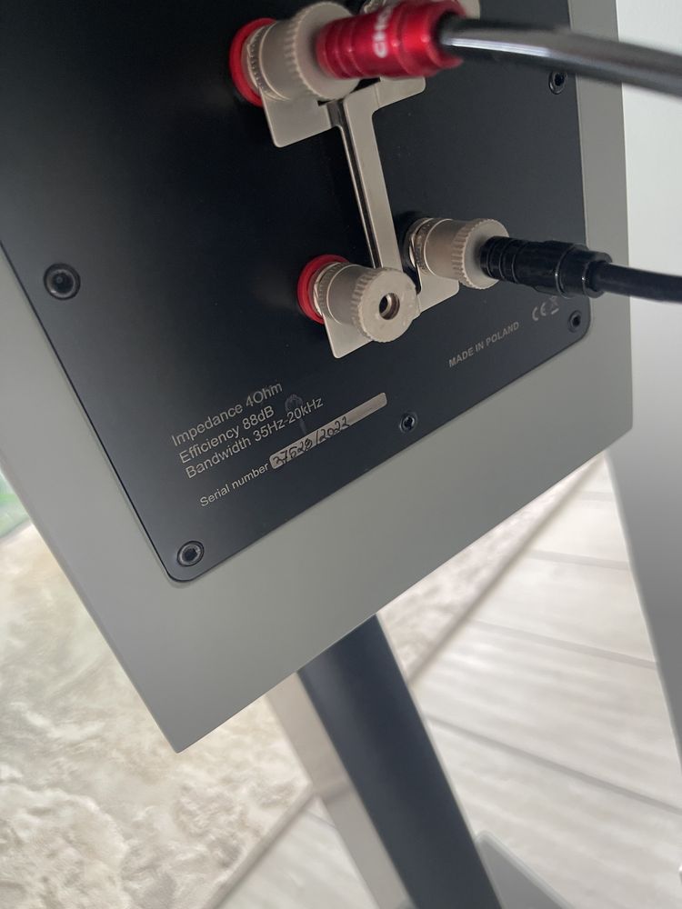 Pylon audio Jasper 18 standy ral7033 mat