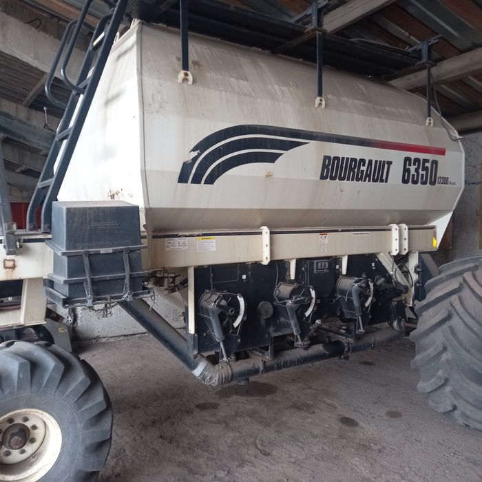 Сівалка Борго 3310 з бочкою.