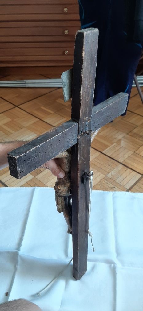 Krucyfiks barkowy, XIX w. – brąz/cynk/ołów, 4 gwoździe